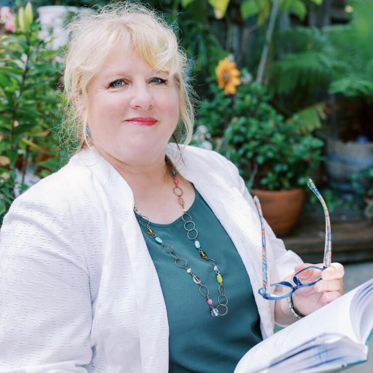 Healing_Trauma_Robyn_Walser_Testimonials_Hero_Mobile@x2 Healing_Trauma_Robyn_Walser_Testimonials_Hero_Mobile@x2